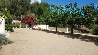 a driveway with a sign that reads be parking at Résidence U MELU Grand T2 BLEU en rez de jardin in Tiuccia