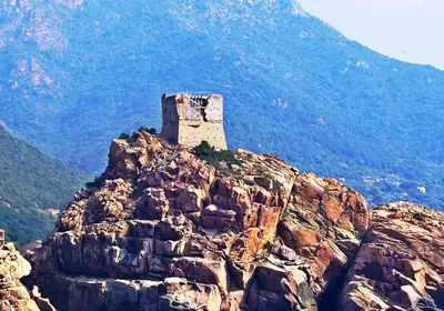 a castle on top of a rocky mountain at Résidence Idéal-Subrini in Porto Ota