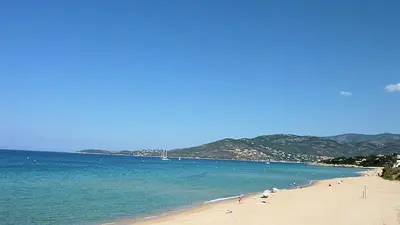 a beach with a group of people and the ocean at Maison de Vacances Renno in Renno