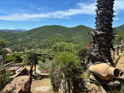 a totem pole with mountains in the background at CAROLE F4 in Zonza