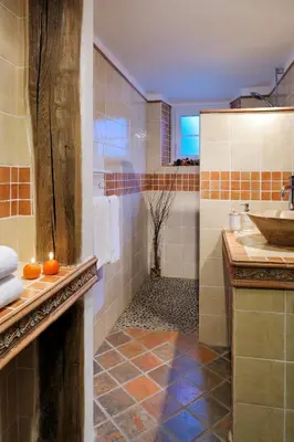 a bathroom with a shower and a sink at la VILLA GUIDI in Pila-Canale