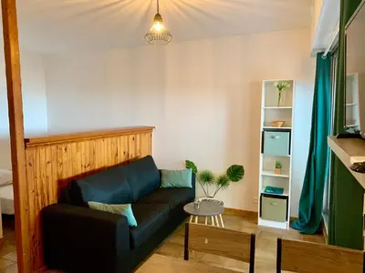 a bedroom with a bed with a blue and orange at Très beau studio à 100m de la plage de Marinella in Ajaccio