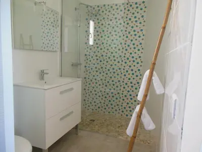 a bathroom with a white sink and a shower at Très belle Résidence vue mer et piscine chauffée - BACCALOCATION in Porto-Vecchio