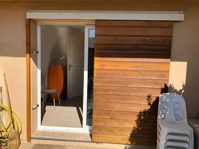 a sliding door leading into a room with an open door at PORTICCIO, AGOSTA PLAGE vue mer pour 6 p, 2 ch, PROMO 7 nuits in Porticcio
