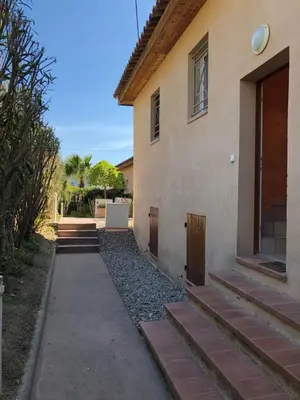 a house with a sidewalk next to a building at PORTICCIO, AGOSTA PLAGE vue mer pour 6 p, 2 ch, PROMO 7 nuits in Porticcio