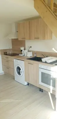 a kitchen with a sink and a washing machine at Mini-villa 2 MONTAGNE in Porto-Vecchio