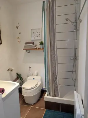 a bathroom with a toilet and a shower at Sole e Ventu 30qm in San-Giovanni-di-Moriani