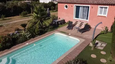 a swimming pool in the backyard of a house at Villa di Pardisoli in Prunelli-di-Fiumorbo