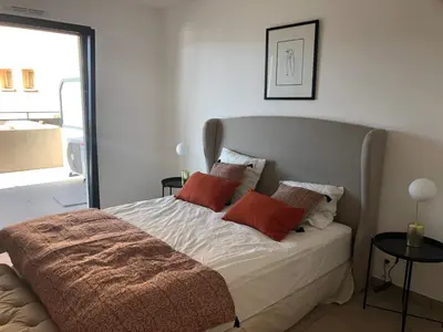 a bedroom with a bed with two red pillows at Fronte di Mare in Propriano