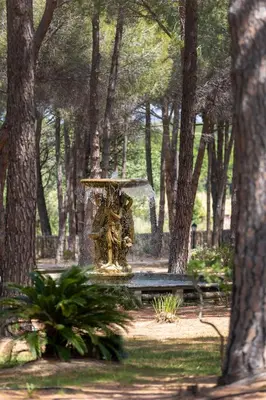 a statue of two people sitting on a bench in a park at La Signoria & Spa in Calvi