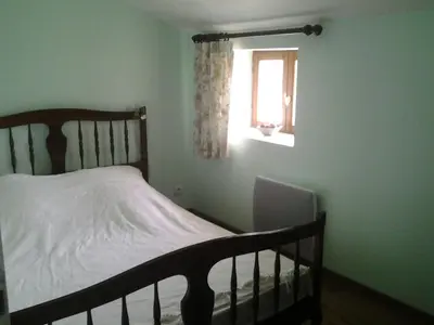 a small bedroom with a bed and a window at Maison de village in Moltifao