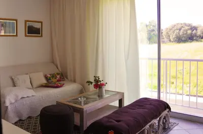 a living room with a couch and a television at Résidence Casa Favalella in Porto Pollo