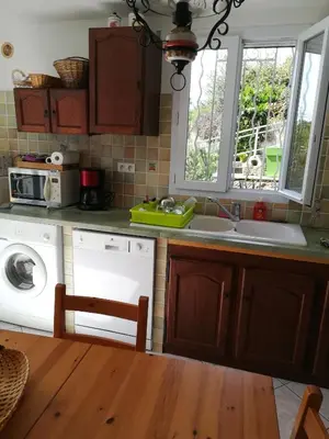 a kitchen with a sink and a washing machine at Belle maison de charme ancien, vue mer et montagne in Casalabriva
