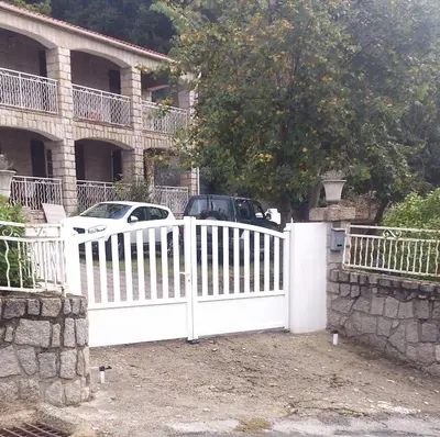 a white fence in front of a house at Belle maison de charme ancien, vue mer et montagne in Casalabriva