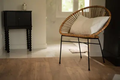 a wicker chair with a pillow in a room at Villa Milanu in Oletta