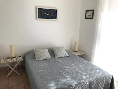a bedroom with a bed with two pillows on it at Villas Valinco Capicciolo vue-proche mer-piscines in Olmeto