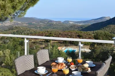 a table with food and drinks on top of a balcony at Hôtel 