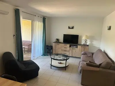 a living room with a couch and a tv at Mini Villa - Corse du Sud in Lecci