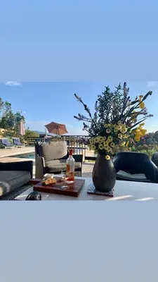 a table with a vase with flowers on it at Villa Leccia di Lorello in Grosseto-Prugna