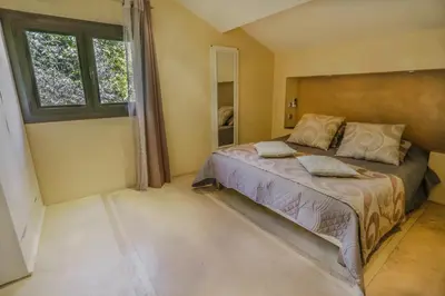 a bedroom with a bed and a window at Chambre d'hôtes couvent d'Alando in Alando