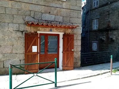 a wooden door on the side of a building at Appartement cours Bonaparte in Sartène