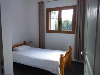 a small bedroom with a bed and a window at casa-lesia in Porto-Vecchio