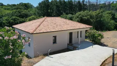 a small house with a tile roof at Corse et Zen VILLA SUR LES BOIS 85m2 5à7 pers in Taglio-Isolaccio