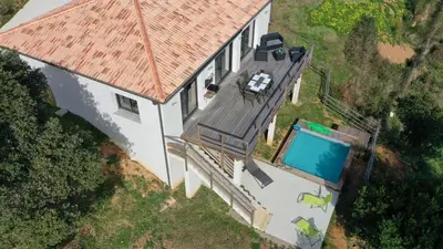 an overhead view of a house with a swimming pool at Corse et Zen VILLA SUR LES BOIS 85m2 5à7 pers in Taglio-Isolaccio