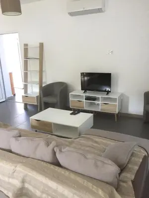 a living room with a couch and a tv at VILLAS MATTEU in Galeria