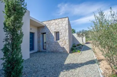 a house with a stone facade at Villa calme luxueuse et proche plage saint-cyprien in Lecci