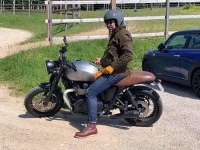 a man is sitting on a motorcycle at CHAMBRE HOTES CARPE DIEM in Santa-Maria-Poggio