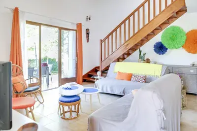 a living room with a bed and a couch at Villa Bossangoa in Cervione