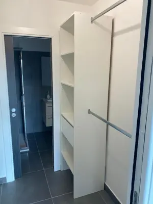 a room with a closet with a door open at Appartement 2 pièces dans le centre historique de Porto Vecchio in Porto-Vecchio