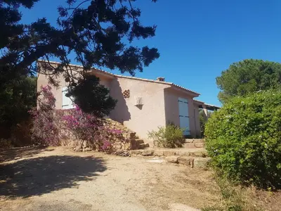 a house with flowers on the side of it at Maison sur Palombaggia in Porto-Vecchio