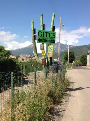 a cactus sign on the side of a road at Gîtes à COZZANO in Cozzano