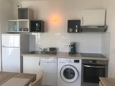 a kitchen with a washing machine and a sink at Mini villa K2 in Bonifacio