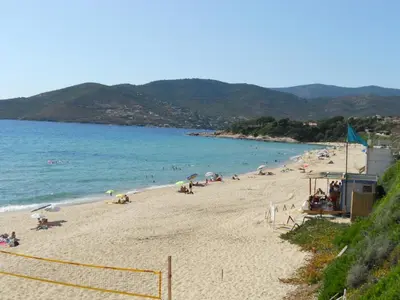 a beach with a lot of people on it at Gites-Sassone in Sagone