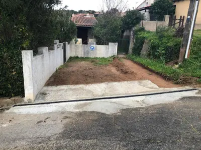 a yard with a fence and a dirt road at A Pineta in Porticcio