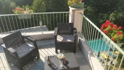 two chairs and a table on a balcony with flowers at U Caseddu 