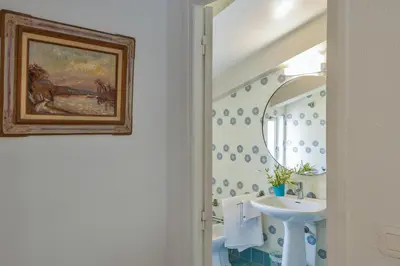 a bathroom with a sink and a mirror at Villa Les 3 frères in San-Nicolao