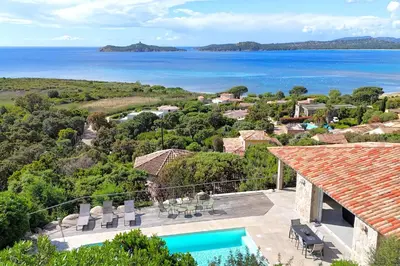 an aerial view of a house with a swimming pool and the ocean at Villa Bella Vista Di Pinarello in Sainte-Lucie de Porto-Vecchio