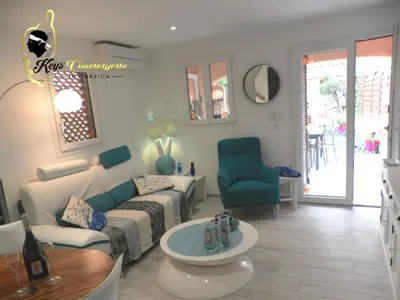 a living room with a couch and a table at Maison de Plage à pied San Cipriano 5 pers in Lecci