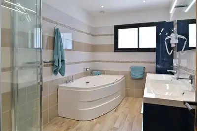 a bathroom with a tub and two sinks and a shower at Résidence Capicciolo Villa A CIGALA in Olmeto