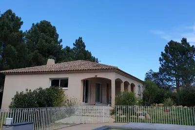 a small white house with a white fence at Villa Ribba 10 pers piscine 5 min plage en voiture in Porto-Vecchio