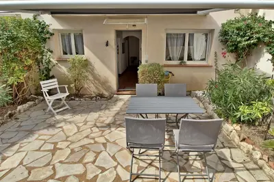 a table and chairs in front of a house at Appartement T2 Prunello By Intendance Excellency in Porto-Vecchio