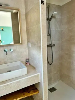 a bathroom with a sink and a shower at Somptueuse villa d’architecte avec vue mer in Belvédère