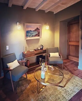 a living room with two chairs and a table at A Villa di Rutali in Rutali