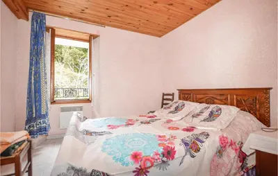 a bedroom with a bed and a window at Amazing Home In Morosaglia With Wifi in Morosaglia