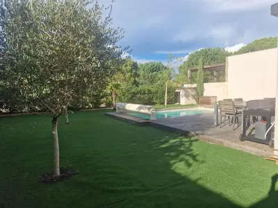 a garden with a tree and a swimming pool at Villa 5***** piscine proche de la plage Cala Rossa in Lecci