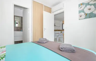 a bedroom with a bed with towels on it at Cala Di Mare in Lecci